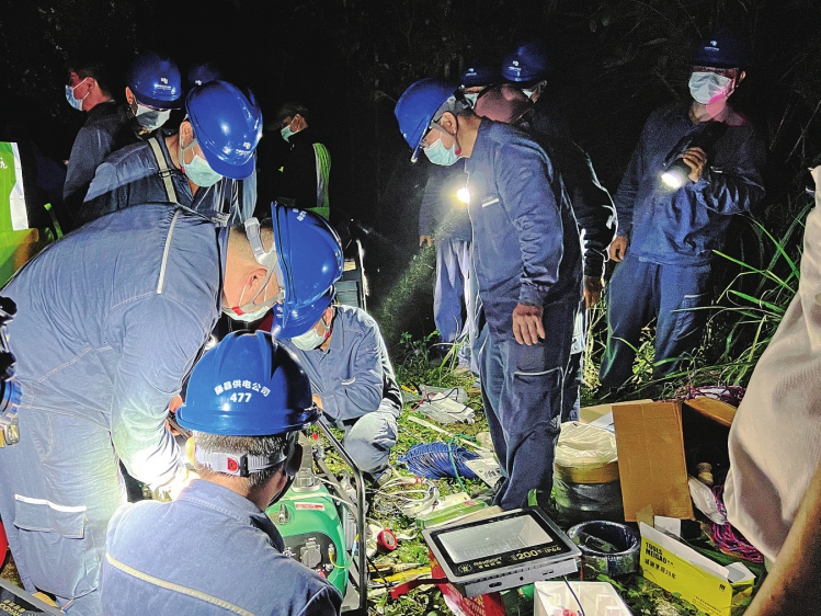 CSG Ensures Power Supply for Rescue Efforts at China Eastern Crash Site in Tengxian-1