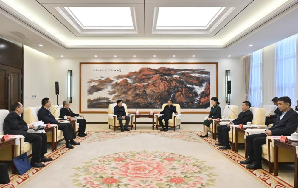 刘明胜、栗宝卿拜会内蒙古自治区党委书记孙绍骋、自治区主席王莉霞-1