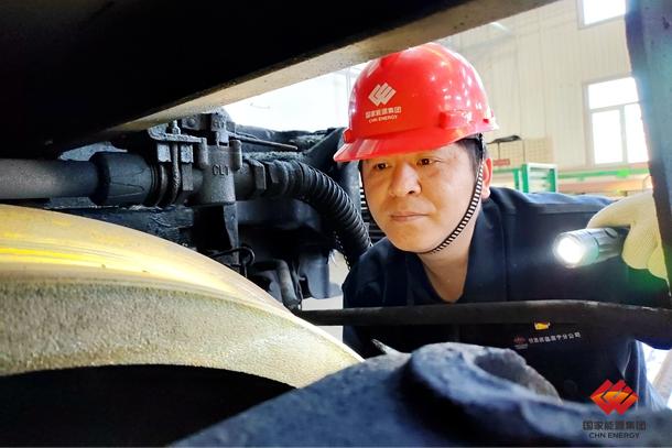 铁路装备肃宁分公司严把“红线车”质量关-1