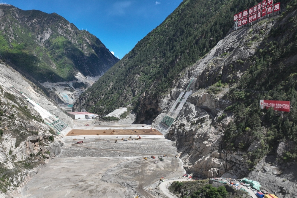 大渡河双江口水电站大坝填筑高度突破100米-1