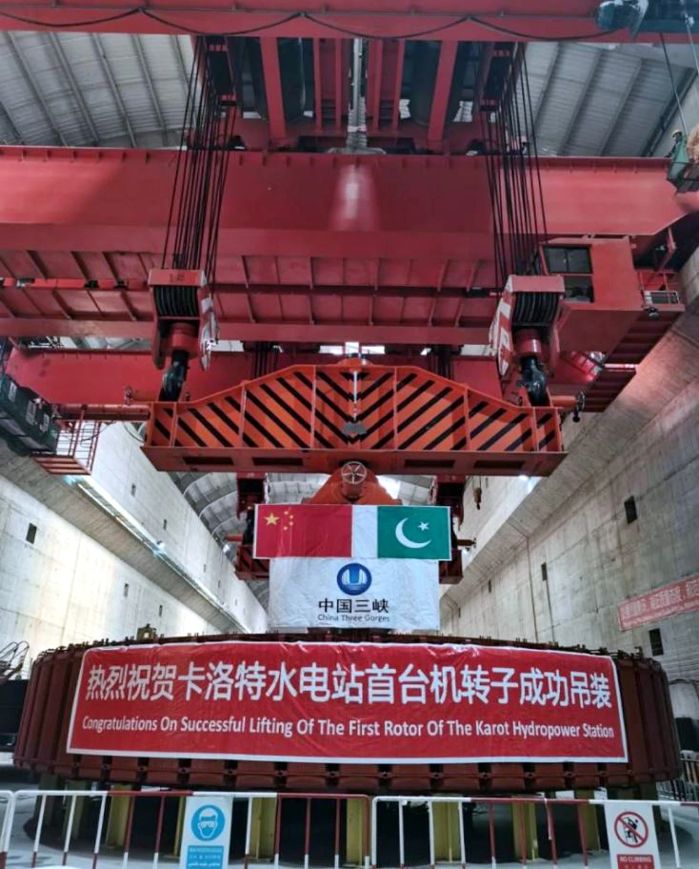 Pakistani Karot dam hoists the rotor for its first power unit-1