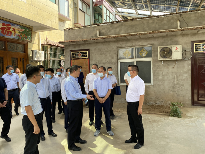 章建华到国家电投中国电能兰考项目调研-1