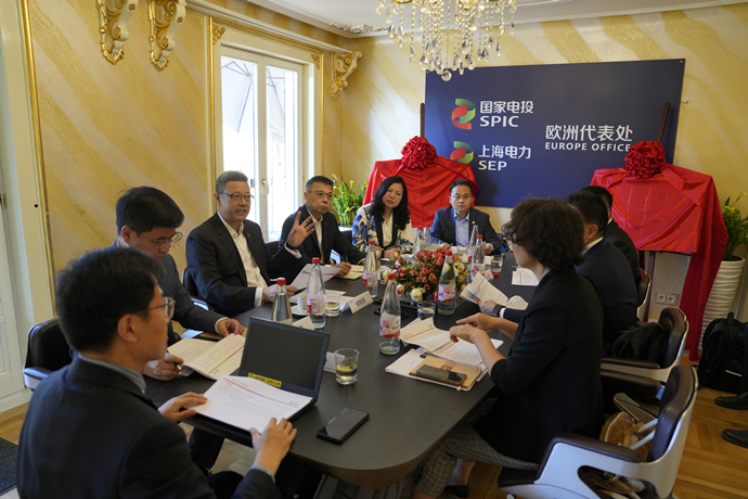 钱智民为国家电投欧洲代表处揭牌-2