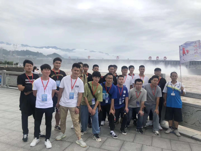 Three Gorges Dam receives first trans-provincial tour group this year-1