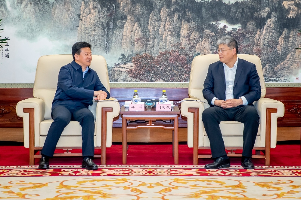 刘国跃会见哈密市委书记孙涛-1