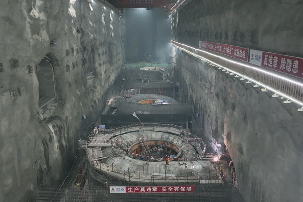 大渡河双江口水电站水轮机蜗壳全部挂装就位-1
