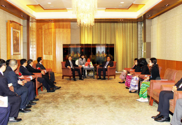 Yu Bing meets with H.E U Win Khaing, Myanmar Minister of Electricity and Energy-1