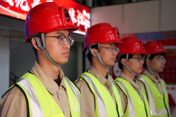 5G安全帽的智能守护-1