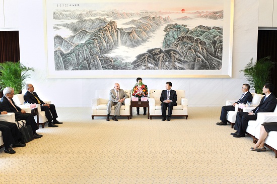 Cao Peixi and Guo Junming met with Chairman and CEO of Fairfax-1