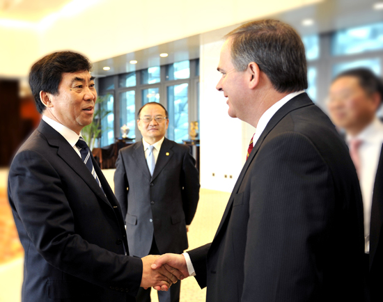 Cao Peixi and Huang Long Meet with President of American Electric Power-1