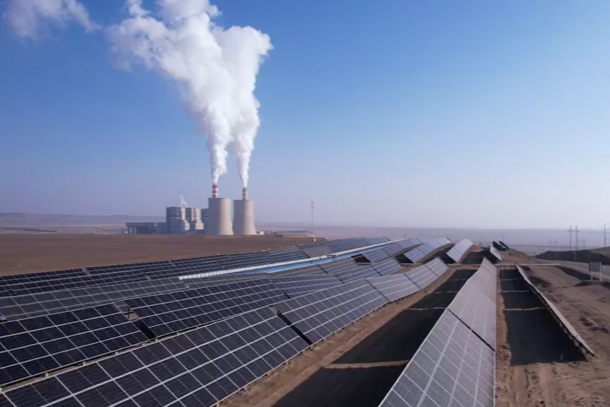 国神公司投运国内首套5G智能光伏清扫机器人-1