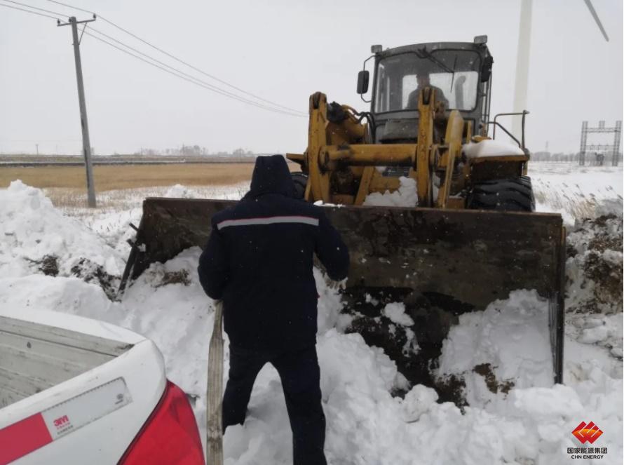 Braving the Snow to Maintain Power Production at Fuyu Wind Farm-1