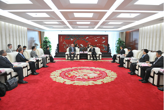 Deng Jianling met with Joe Mastrangelo of GE-1