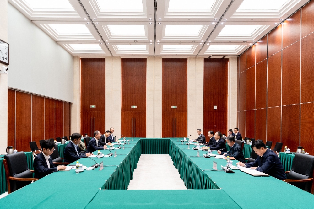 邹磊会见香港中电集团首席执行官蒋东强-1