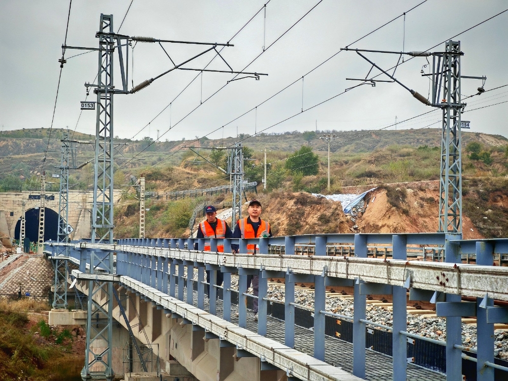 一双铁脚板踏出应急“安全图”-3