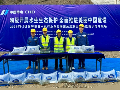 水电十四局拉哇项目部增殖放流珍稀鱼苗2万尾，为金沙江上游“添丁增口”-1