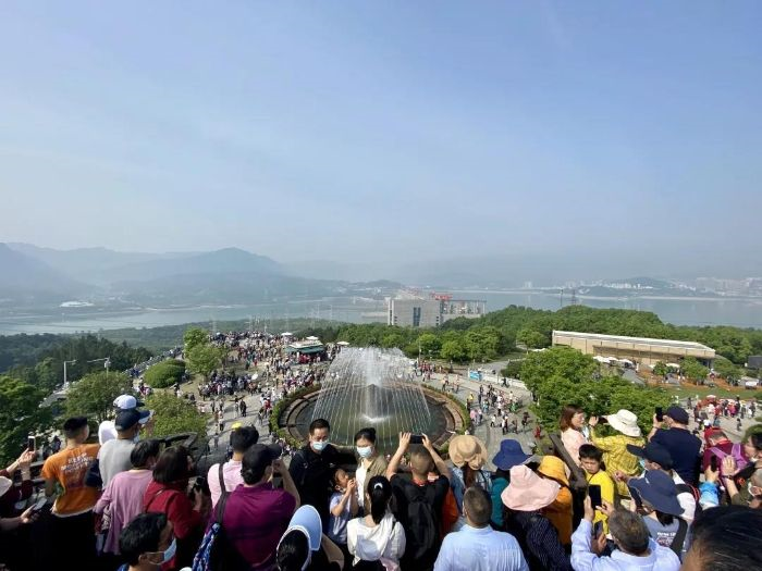 Three Gorges Dam says tourism recovers to pre-pandemic level during May Day holiday-1