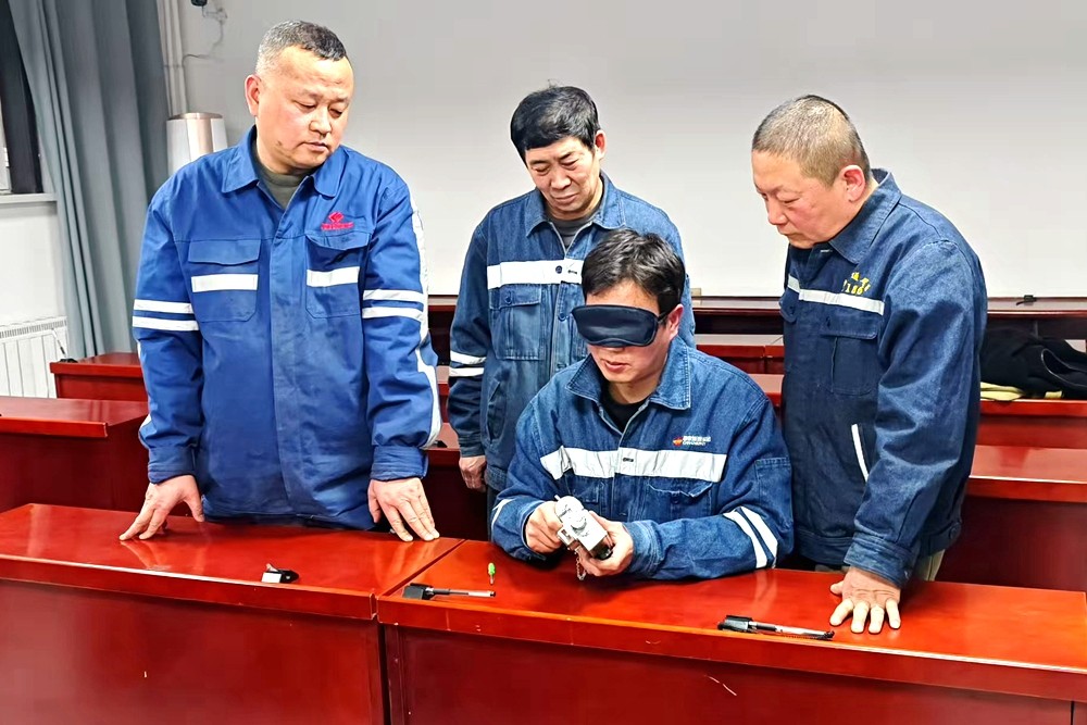 “蒙着眼”的安全培训-1