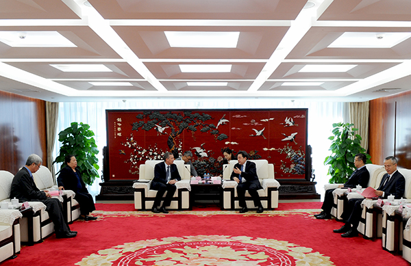 Wang Hongzhi meets with GE Chuck Nugent-1